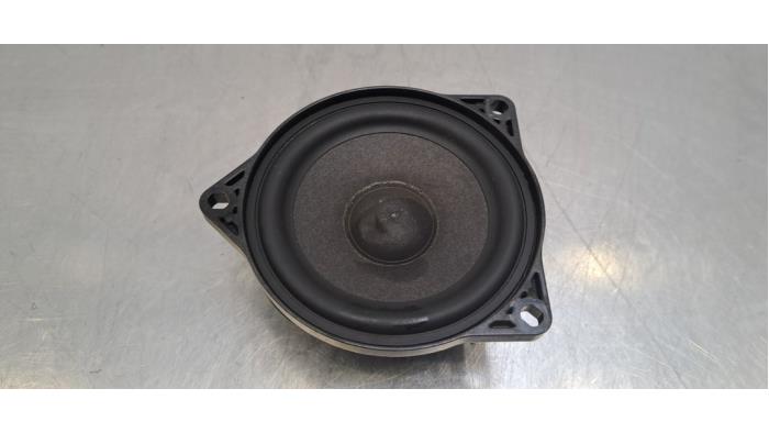 Haut-parleur Tesla Model 3