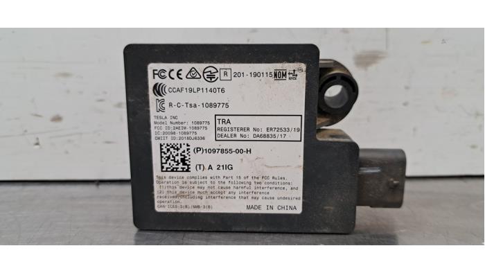 Capteur radar Tesla Model 3