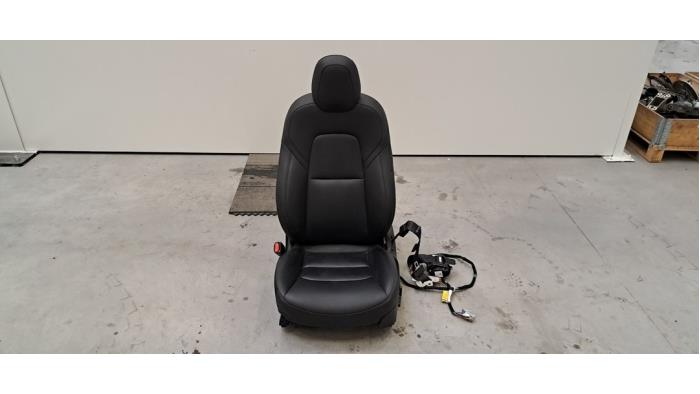 Siège gauche Tesla Model 3