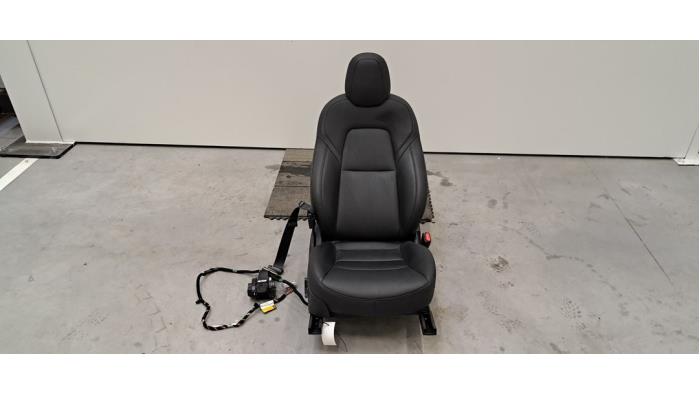 Siège droit Tesla Model 3