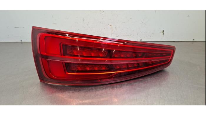 Feu arrière gauche Audi Q3