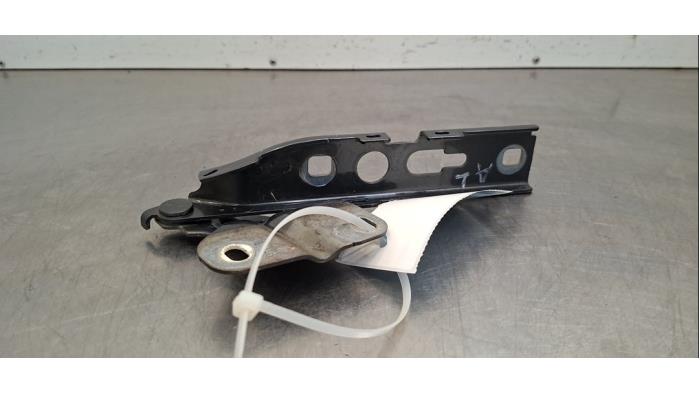 Charnière capot Audi Q3