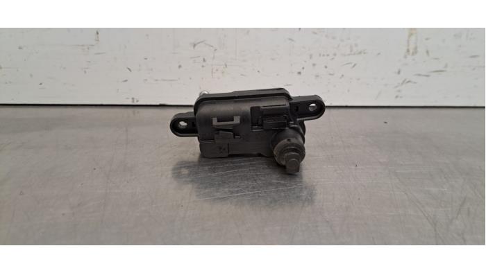 Moteur de verrouillage clapet réservoir Seat Leon