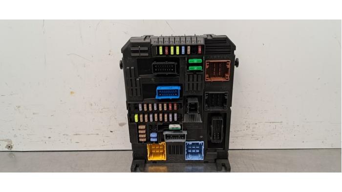 Boîte à fusibles Peugeot 3008