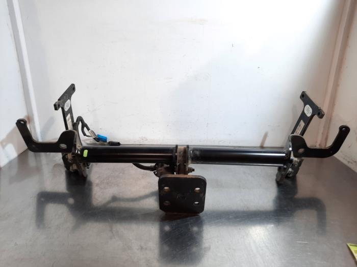 Crochet d'attelage Peugeot Expert