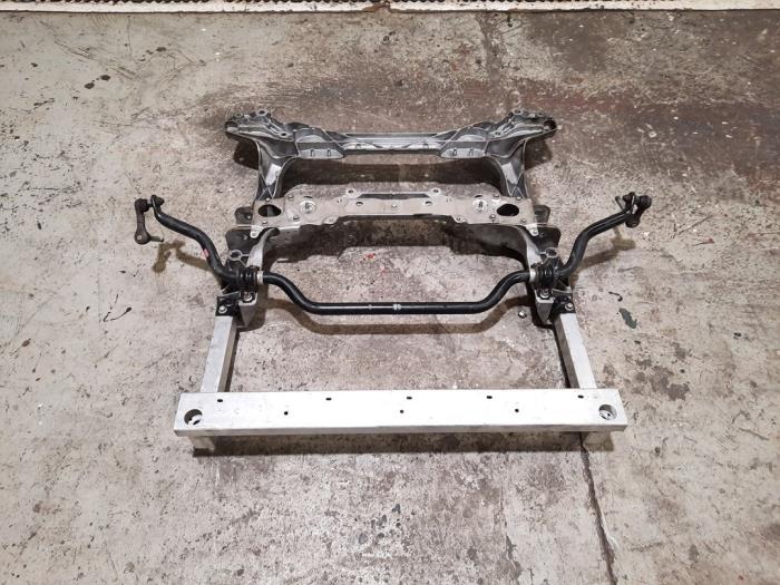 Faux châssis Infiniti QX70