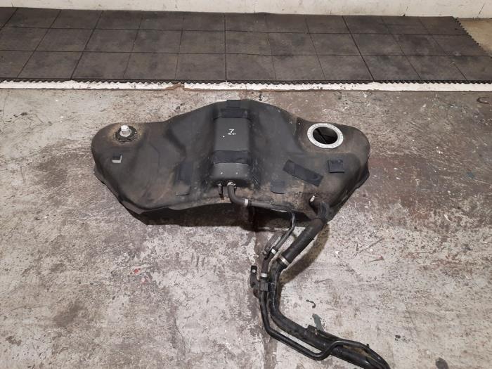 Réservoir de carburant Infiniti QX70