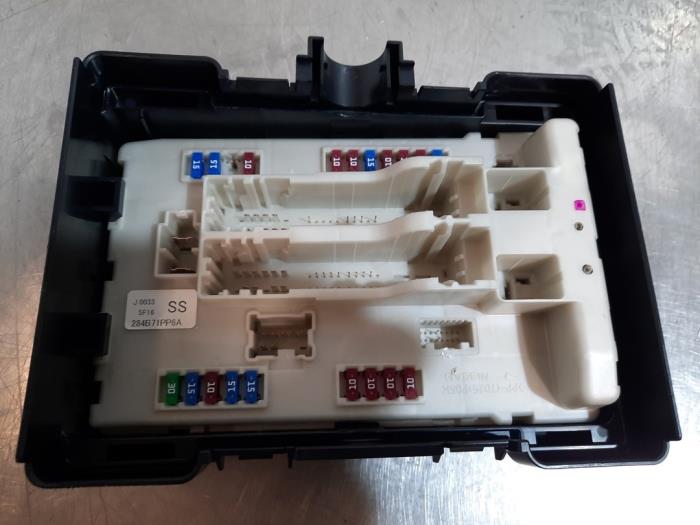 Boîte à fusibles Infiniti QX70