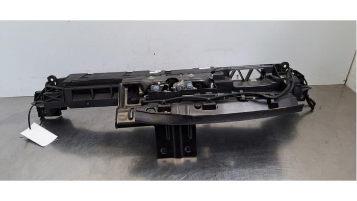 Plaque de serrure avant Peugeot 308