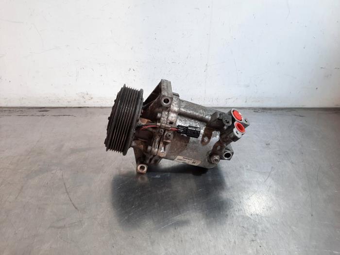 Pompe clim Renault Express