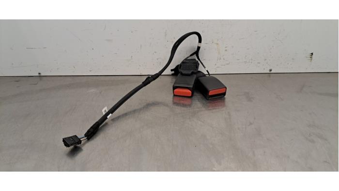 Insertion ceinture de sécurité arrière centre Peugeot 2008