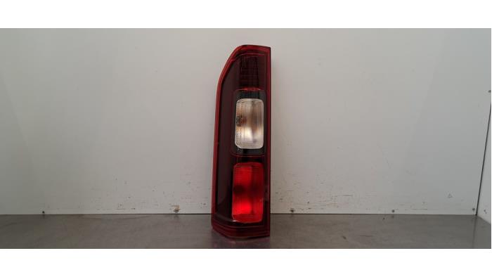 Feu arrière gauche Renault Trafic