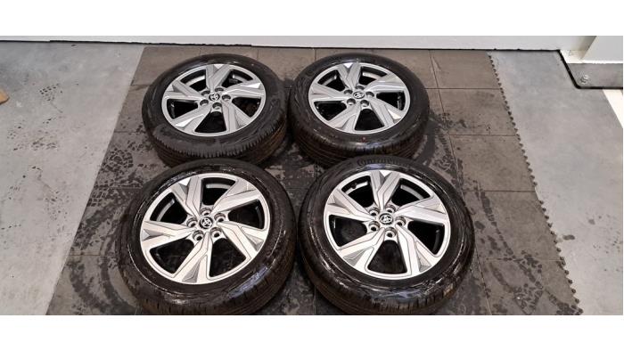 Kit jantes + pneumatiques Toyota Yaris