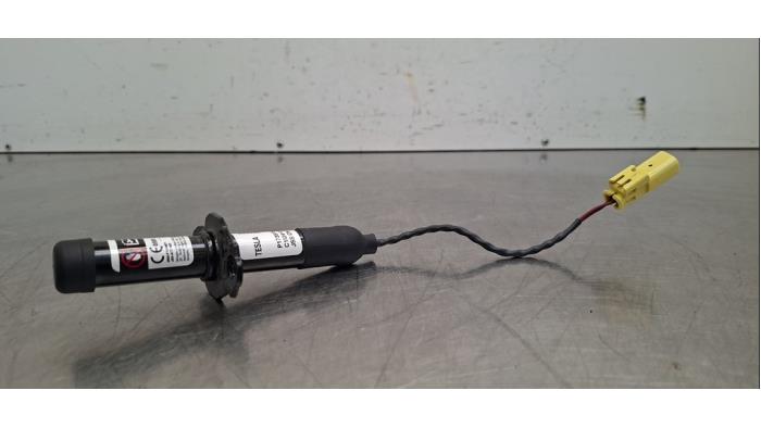 Système popup capot Tesla Model 3