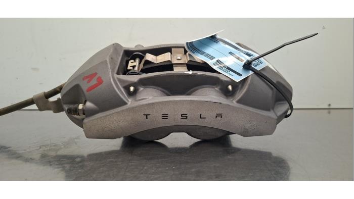 Etrier de frein (pince) avant gauche Tesla Model 3