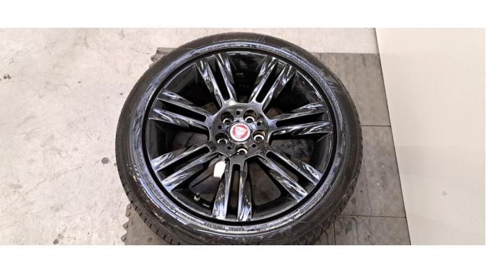 Jante + pneumatique Jaguar XF