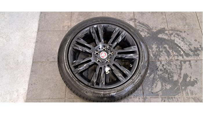 Jante + pneumatique Jaguar XF