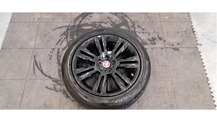 Jante + pneumatique Jaguar XF