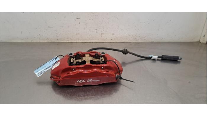 Etrier de frein (pince) avant gauche Alfa Romeo Tonale