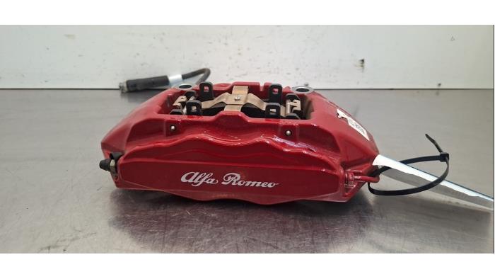 Etrier de frein (pince) avant droit Alfa Romeo Tonale