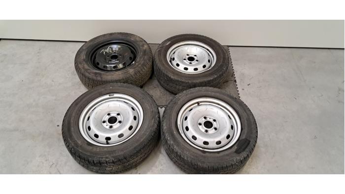 Kit jantes + pneumatiques Renault Trafic