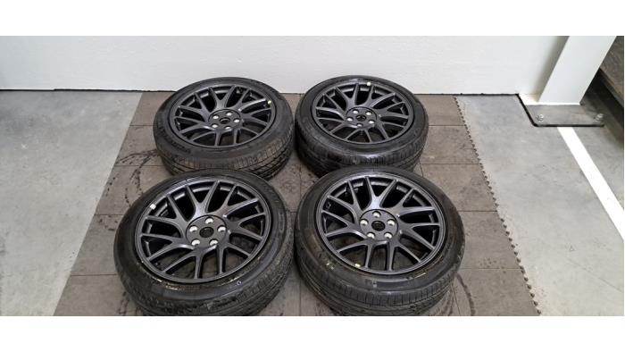 Kit jantes + pneumatiques Tesla Model 3