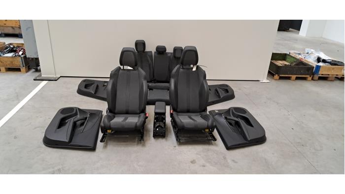 Kit revêtement (complet) Peugeot 2008