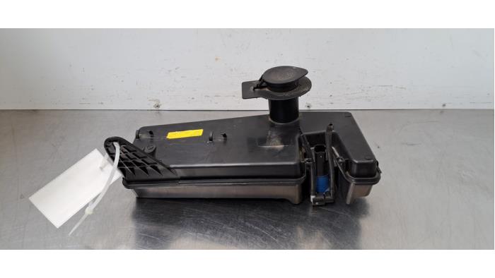 Réservoir lave-glace avant Dacia Duster