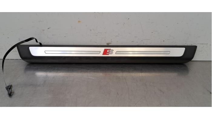 Bande décorative Audi Q3