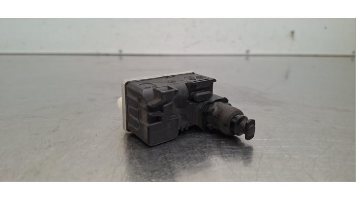 Moteur de verrouillage clapet réservoir Peugeot 2008