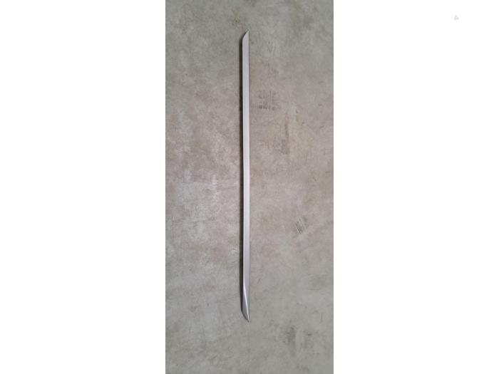 Jupe gauche Peugeot 308