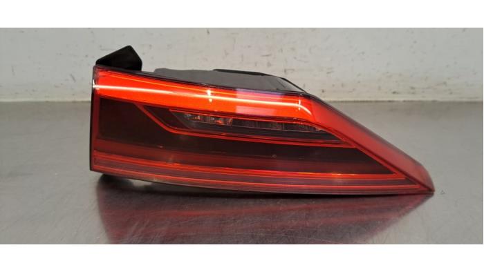 Feu arrière droit Audi Q3