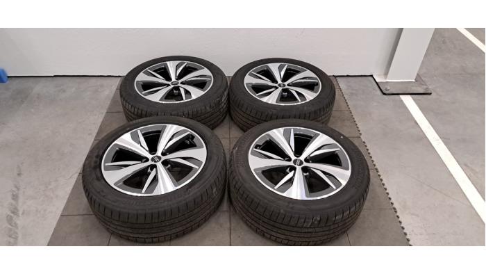 Kit jantes + pneumatiques Audi Q8