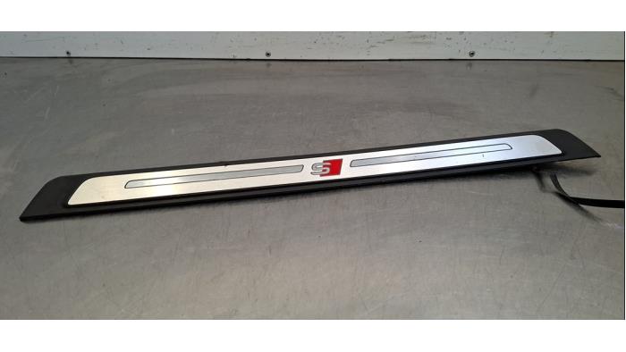 Bande décorative Audi Q3