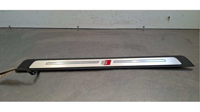 Bande décorative Audi Q3