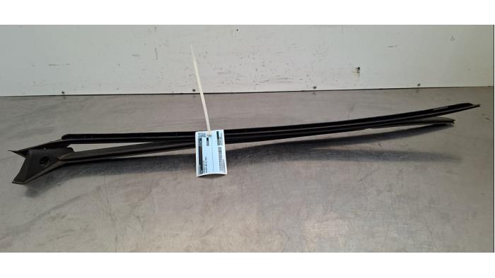 Ensemble Cadre pare-brise Peugeot 308