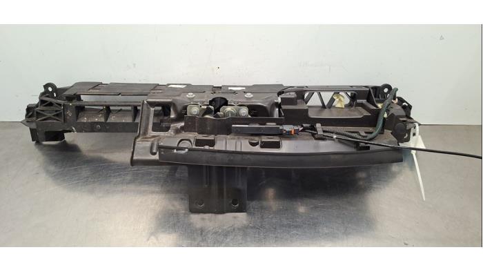 Plaque de serrure avant Peugeot 308