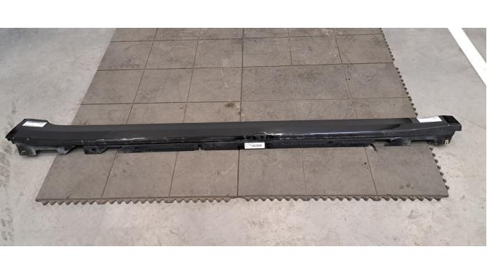 Marche-pied (list de couverture) droite BMW 5-Série