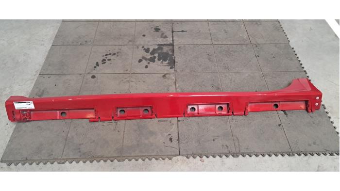 Marche-pied (list de couverture) gauche Toyota Yaris