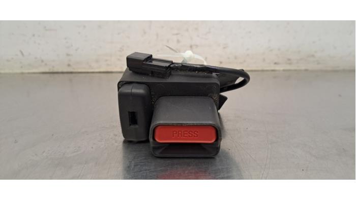 Insertion ceinture de sécurité arrière droite Toyota Yaris