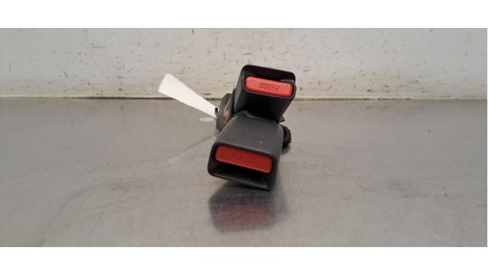Insertion ceinture de sécurité arrière gauche Toyota Yaris