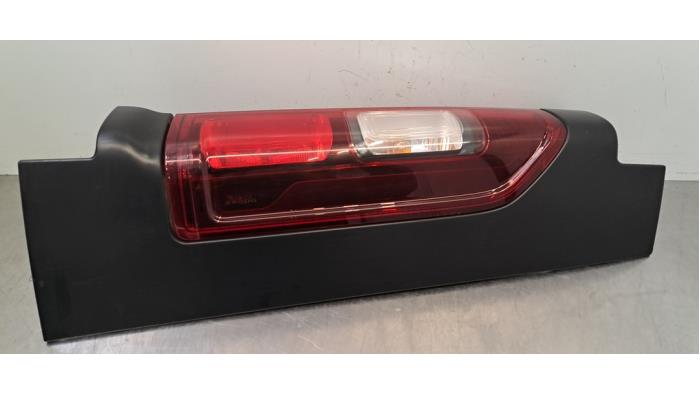 Feu arrière droit Renault Trafic