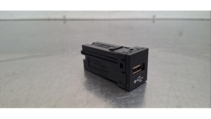 Connexion USB Toyota C-HR