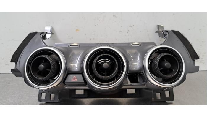 Grille aération tableau de bord Nissan Juke
