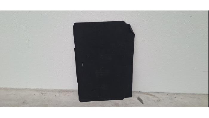 Coffre tapis Peugeot 208
