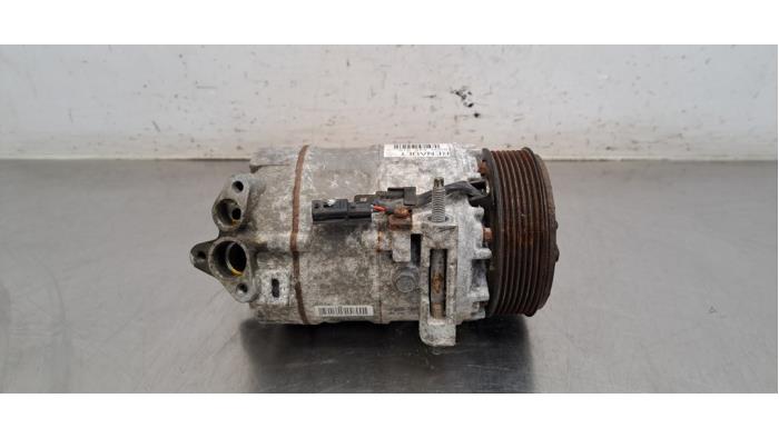 Pompe clim Renault Trafic