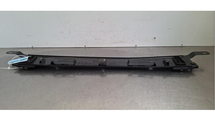 Barre radiateur Peugeot 3008