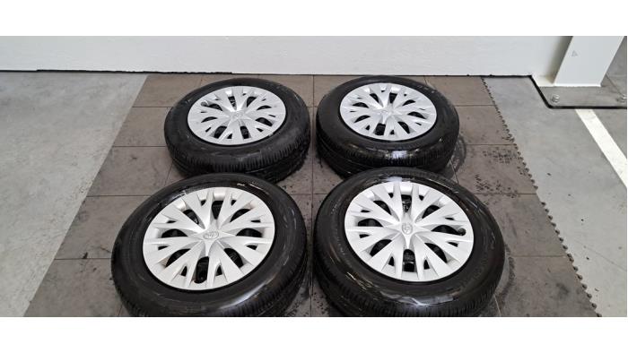 Kit jantes + pneumatiques Toyota Yaris