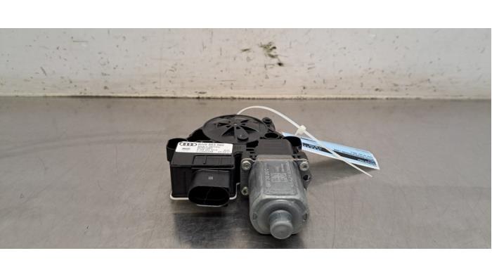 Moteur de cache-bagages gauche Audi A4