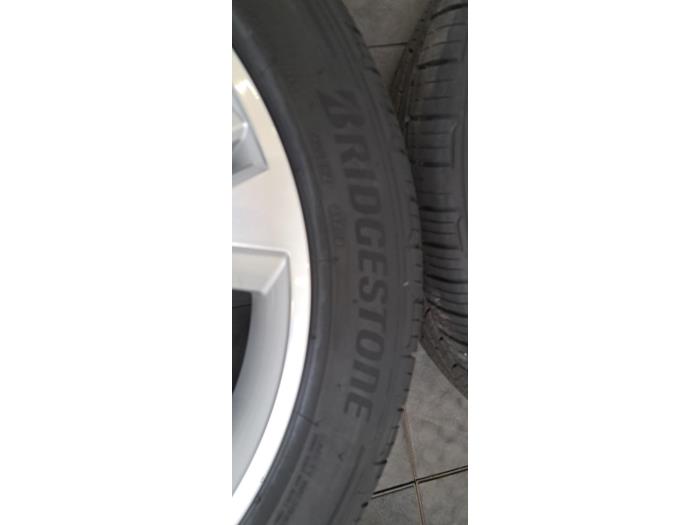 Kit jantes + pneumatiques Audi Q4
